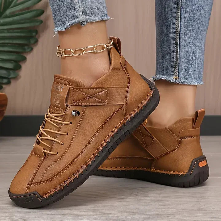 Women's ankle-height lace-up sneakers with contrast stitching and a flat ridged sole